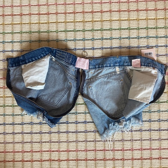 REVICE TWO TONE FULL ZIPPER DENIM SHORTS: size 27 - Picture 7 of 7